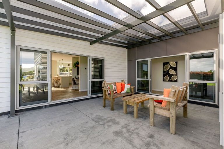 Photo of property in 17 Botany Lane, Whitby, Porirua, 5024