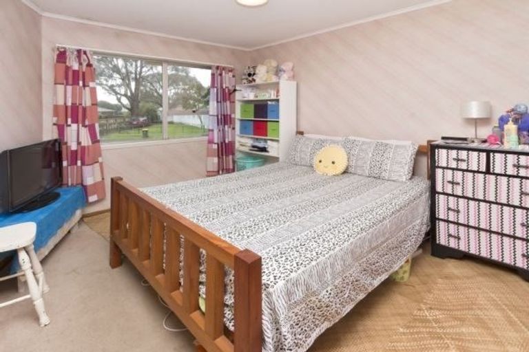 Photo of property in 2 Heyford Close, Mangere, Auckland, 2022