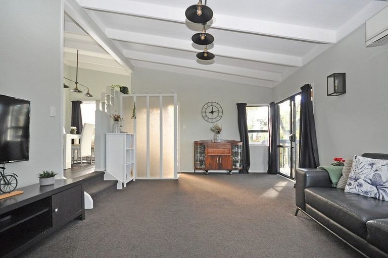Photo of property in 19 Mckinley Road, Sunnyvale, Auckland, 0612