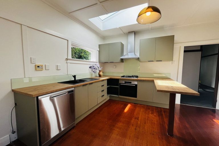 Photo of property in 19 Highbury Crescent, Aro Valley, Wellington, 6012