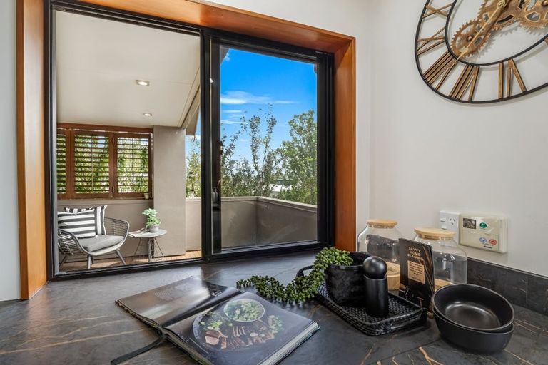 Photo of property in 52 Ruapehu Drive, Fitzherbert, Palmerston North, 4410