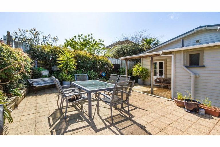Photo of property in 26 Tipahi Street, Nelson South, Nelson, 7010
