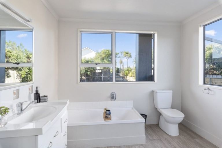 Photo of property in 9a Karaka Street, Otaki Beach, Otaki, 5512