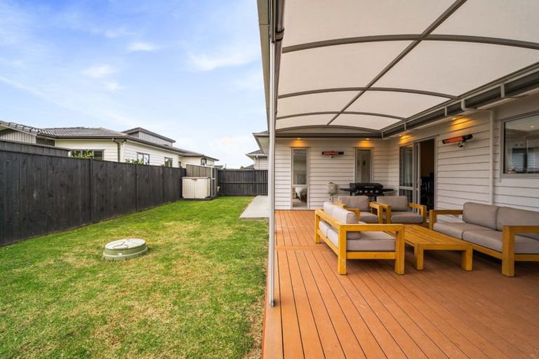 Photo of property in 4 Lewis Younie Road, Kumeu, 0810