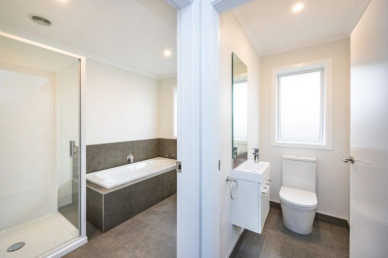 Photo of property in 55 Atlantic Drive, Fitzherbert, Palmerston North, 4410