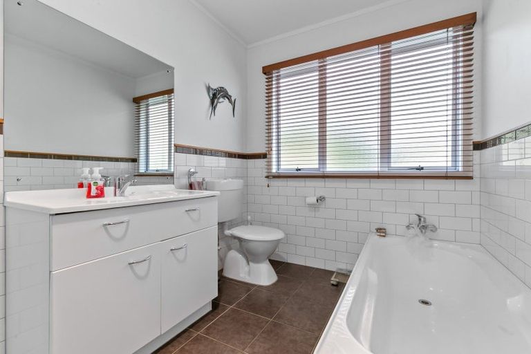 Photo of property in 12 Denton Road, Levin, 5571