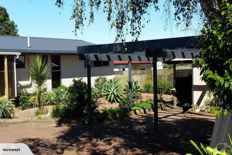 Photo of property in 34 Red Hills Road, Massey, Auckland, 0614