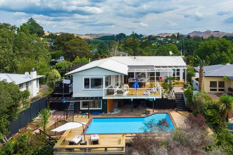 Photo of property in 13 Awarua Crescent, Havelock North, 4130