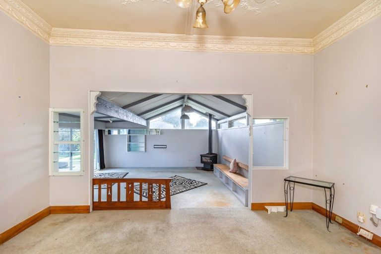 Photo of property in 47 Queenwood Road, Levin, 5510