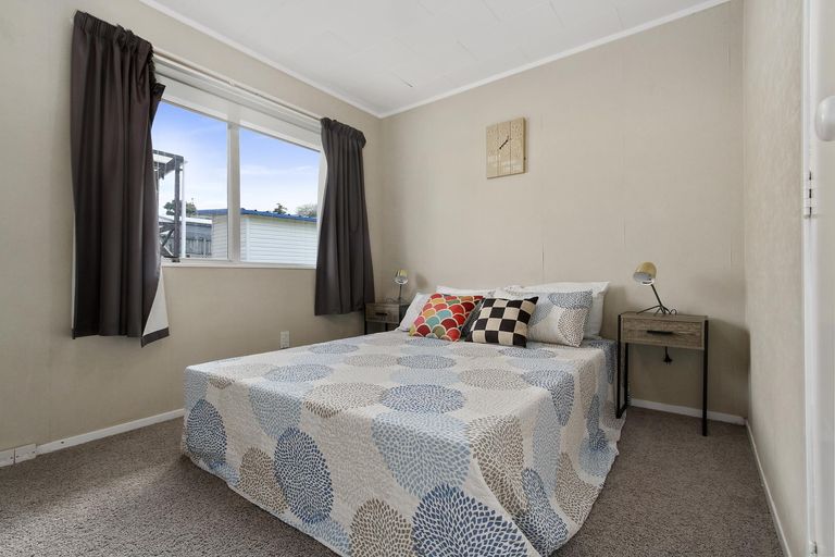 Photo of property in 12 Sari Place, Massey, Auckland, 0614