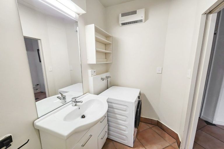 Photo of property in Terrace Tower Apartments, 10d/126 The Terrace, Wellington Central, Wellington, 6011