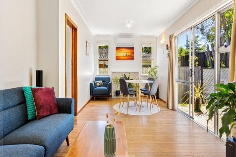 Photo of property in 50 Edmonton Road, Henderson, Auckland, 0612