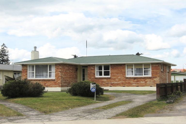 Photo of property in 17 Martin Street, Utuhina, Rotorua, 3015