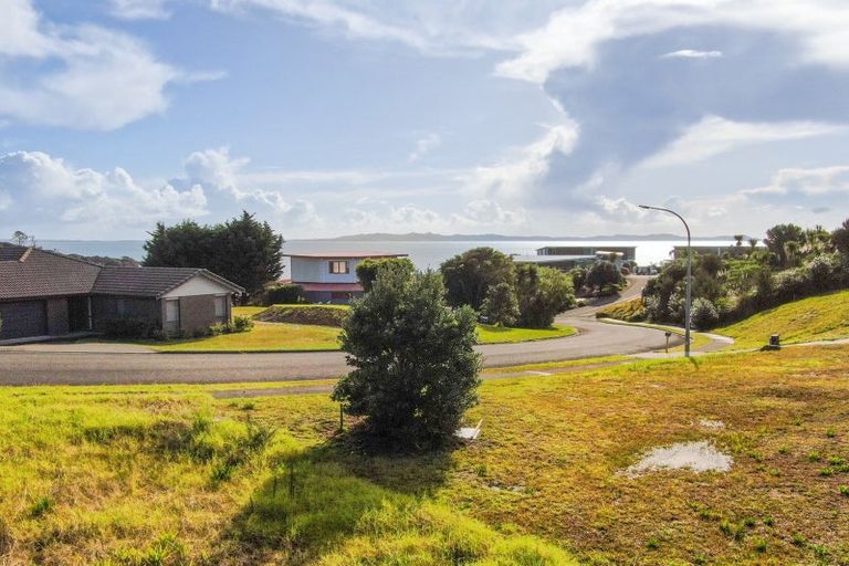 Photo of property in 28 Dudley Crescent, Cable Bay, 0420