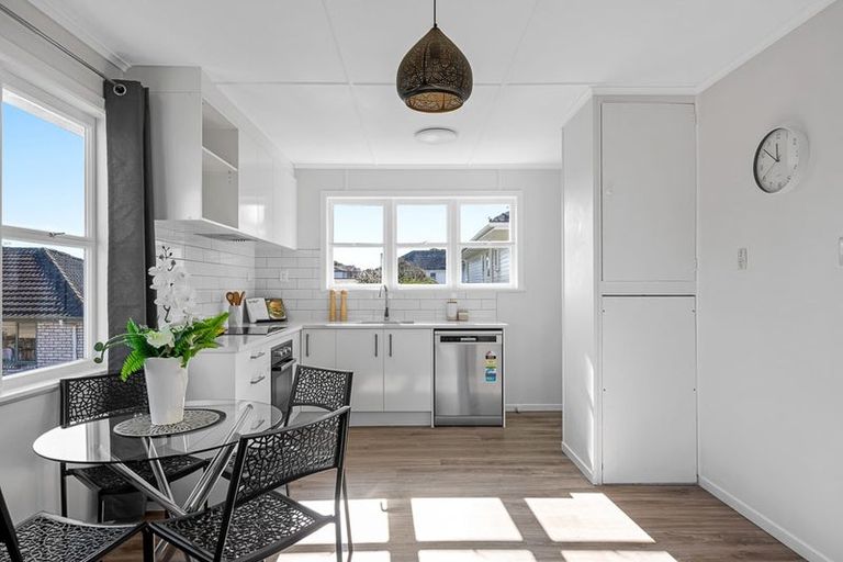 Photo of property in 65 Farquhar Road, Glendene, Auckland, 0602