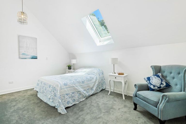 Photo of property in 105 Grassmere Road, Henderson Valley, Auckland, 0612