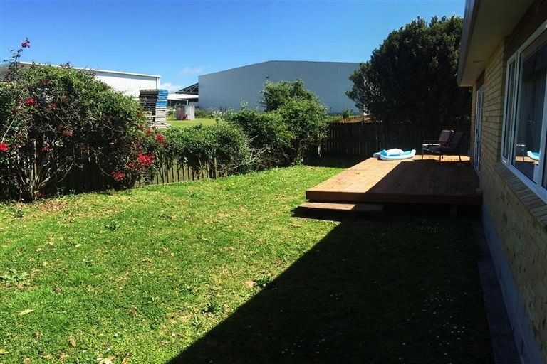 Photo of property in 20a Justin Place, Te Atatu Peninsula, Auckland, 0610