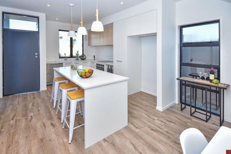 Photo of property in 26 Tapuwae Way, Mangere Bridge, Auckland, 2022