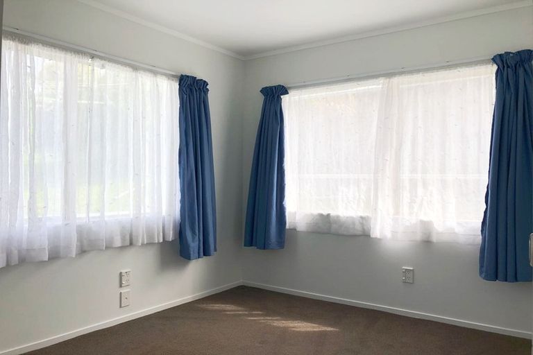 Photo of property in 13 Ballini Rise, West Harbour, Auckland, 0618