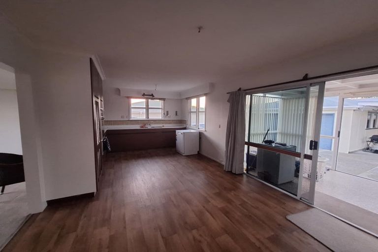 Photo of property in 10 Marsden Place, Awapuni, Palmerston North, 4412