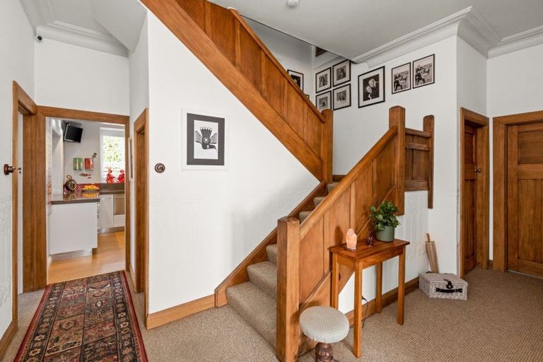 Photo of property in 6 Madeira Road, Bluff Hill, Napier, 4110