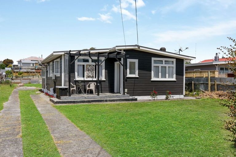 Photo of property in 11 Konini Street, Tawhero, Whanganui, 4501
