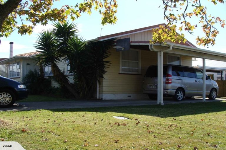 Photo of property in 90 Edgewater Drive, Pakuranga, Auckland, 2010