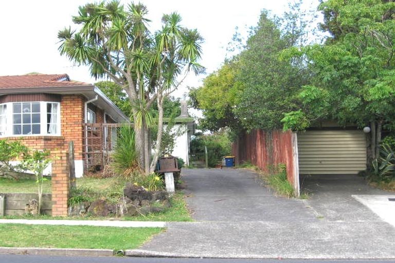 Photo of property in 2/955 Beach Road, Torbay, Auckland, 0630