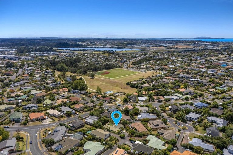 Photo of property in 10 Jacanas Place, Unsworth Heights, Auckland, 0632