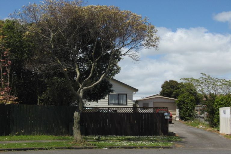 Photo of property in 22 Dungarvon Place, Clendon Park, Auckland, 2103