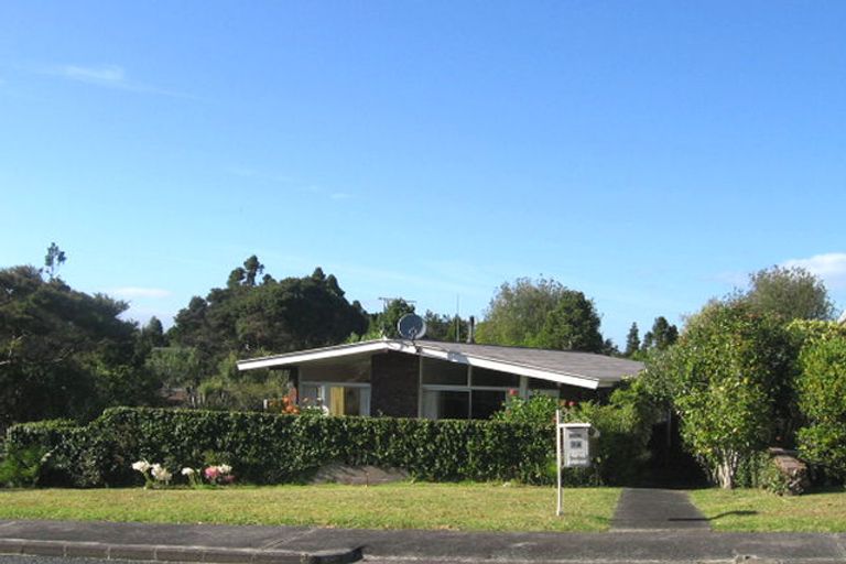 Photo of property in 14 Raymond Terrace, Northcote, Auckland, 0627