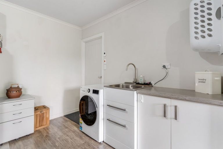 Photo of property in 65 Racecourse Road, Winton, 9782