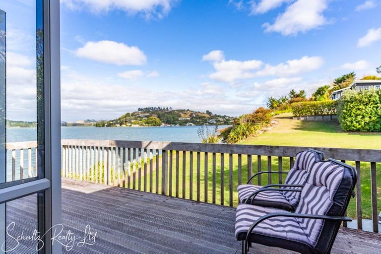 Photo of property in 1 Rigby Street, Whakapirau, 0583