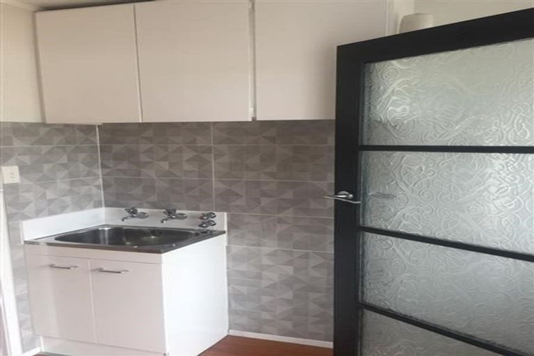 Photo of property in 2/26 Navigator Place, Papatoetoe, Auckland, 2025