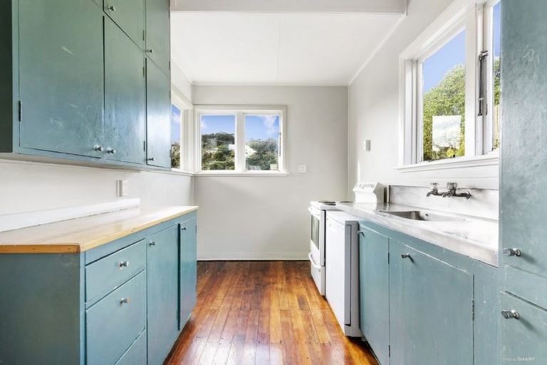 Photo of property in 18 Walden Street, Strathmore Park, Wellington, 6022