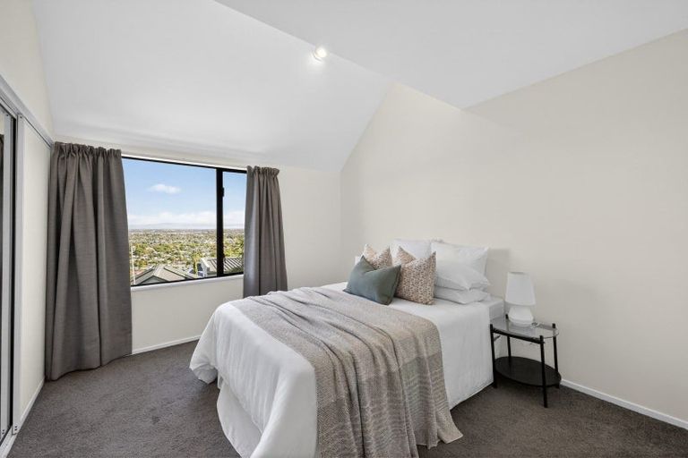 Photo of property in 25 Lookaway Place, Huntsbury, Christchurch, 8022