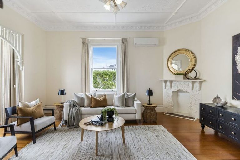 Photo of property in 5 Mariposa Crescent, Birkenhead, Auckland, 0626