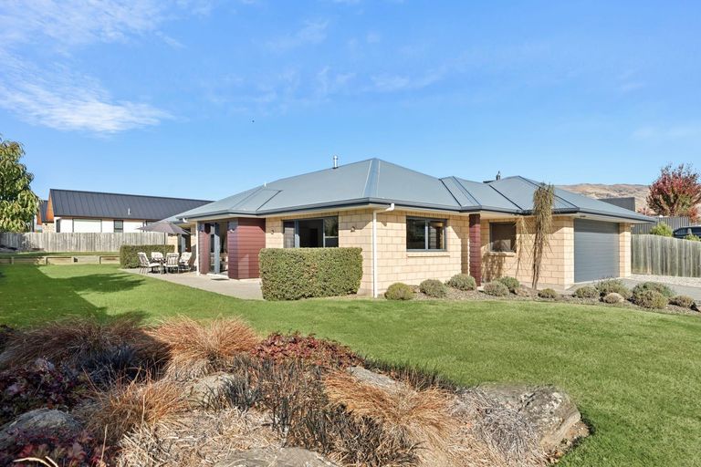 Photo of property in 1 Coromandel Street, Wanaka, 9305