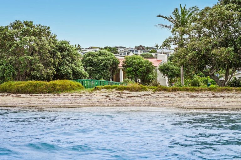 Photo of property in 28 Schooner Avenue, Snells Beach, 0920