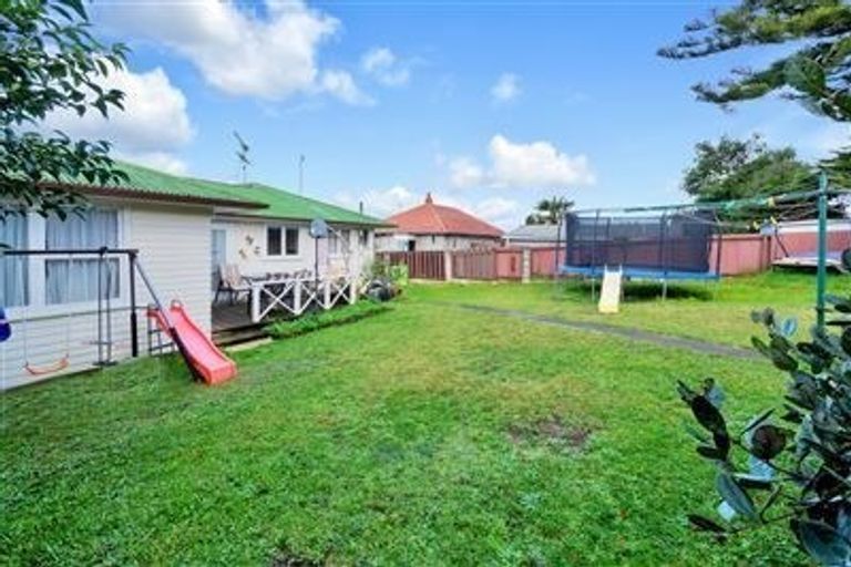 Photo of property in 38 Christmas Road, Manurewa, Auckland, 2102