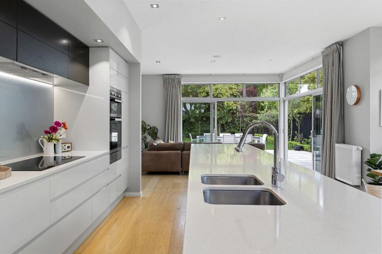 Photo of property in 35 Waiwetu Street, Fendalton, Christchurch, 8052