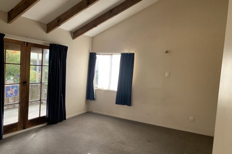 Photo of property in 2/723 Swanson Road, Swanson, Auckland, 0612