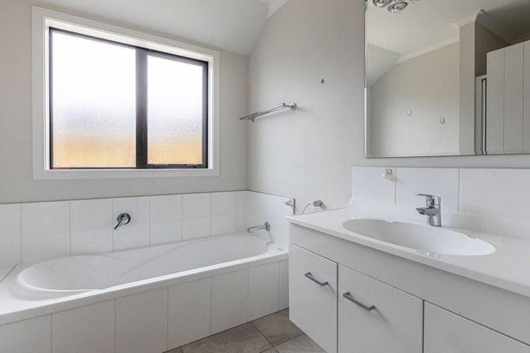 Photo of property in 108 Hillcrest Drive, Kelvin Grove, Palmerston North, 4414