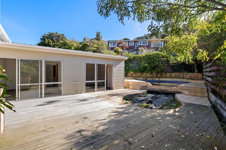 Photo of property in 1 Fyvie Avenue, Tawa, Wellington, 5028