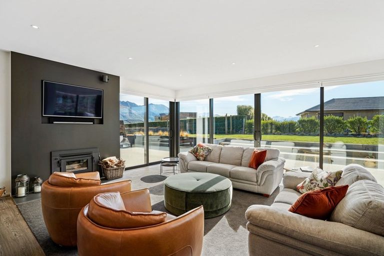 Photo of property in 25 Forest Heights, Wanaka, 9305