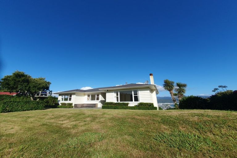 Photo of property in 11 Singers Road, Korokoro, Lower Hutt, 5012