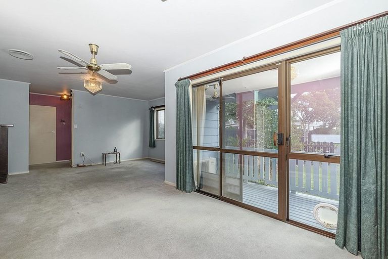 Photo of property in 5 Luanda Drive, Ranui, Auckland, 0612