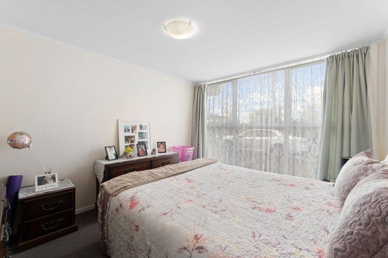 Photo of property in 6 Merville Avenue, Te Atatu South, Auckland, 0610