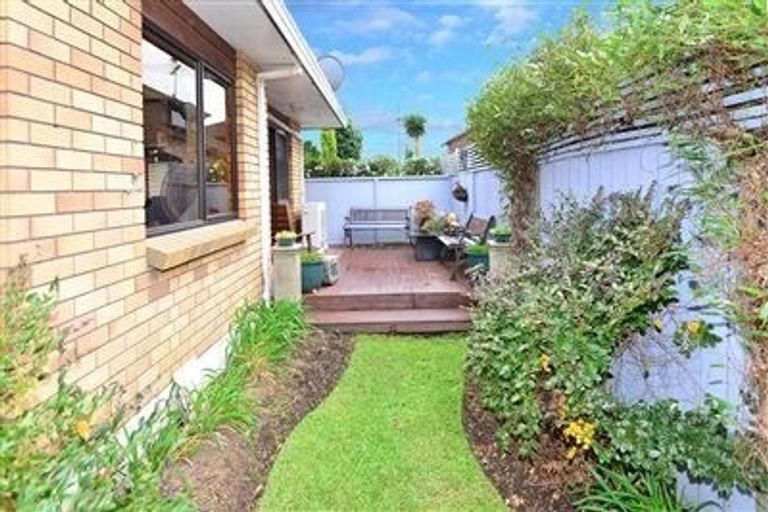 Photo of property in 1/32 Riverside Road, Orewa, 0931