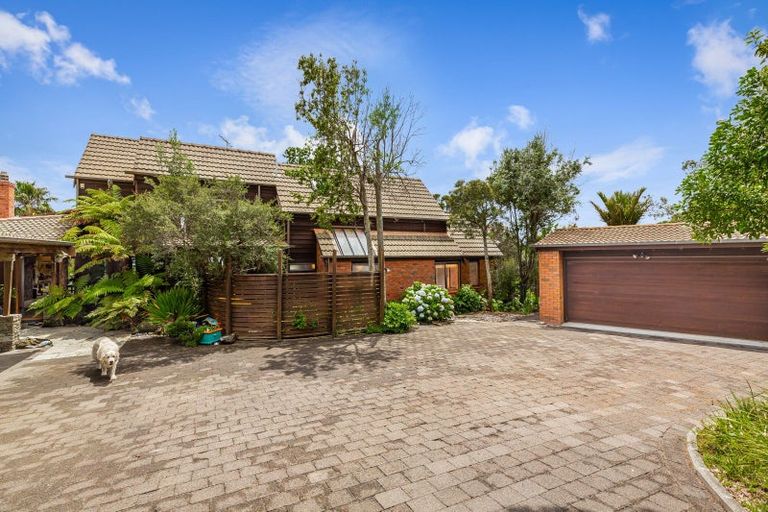 Photo of property in 3 Park Rise, Campbells Bay, Auckland, 0630